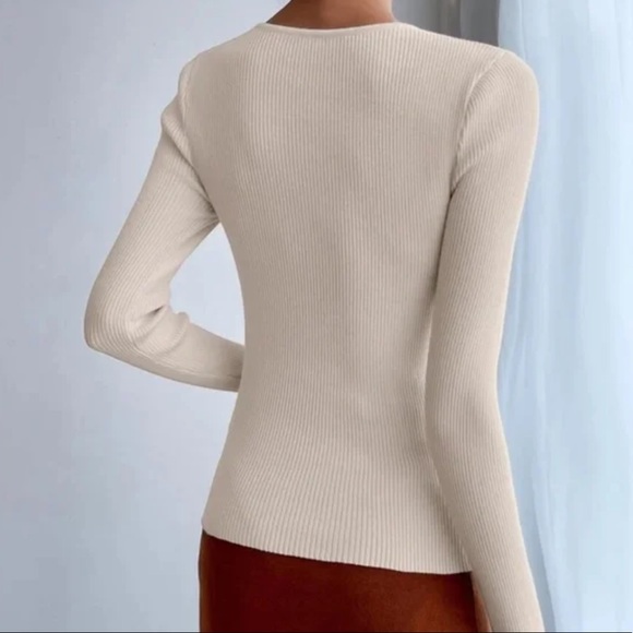 Cozy Cut out Knit Sweater Top - Picture 4 of 4